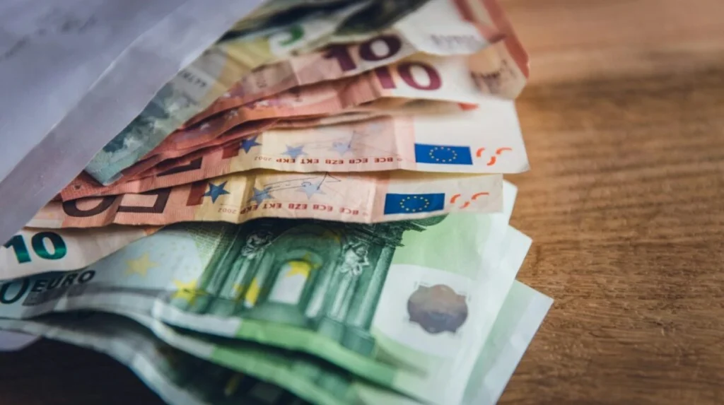 EU Adopts First Bloc-Wide Anti-Corruption Rules