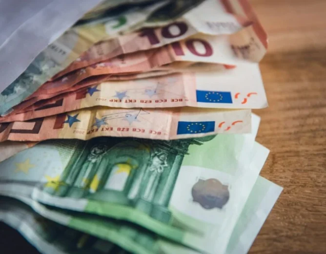 EU Adopts First Bloc-Wide Anti-Corruption Rules