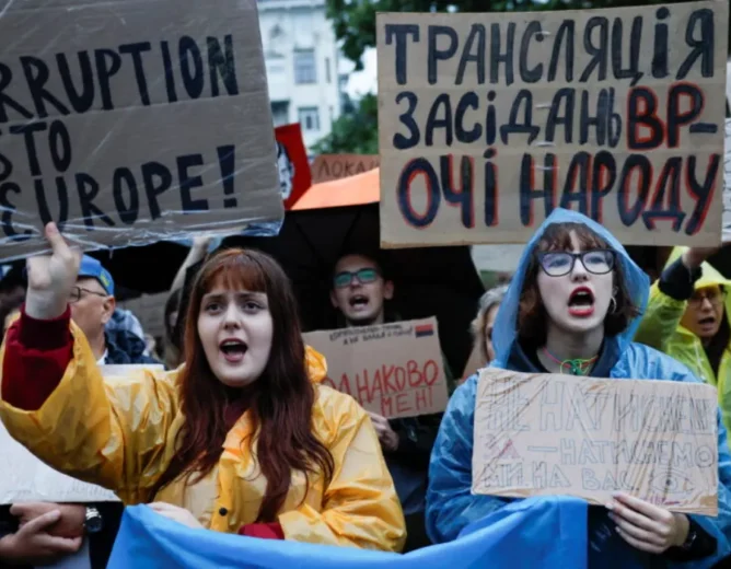 EU Warns Ukraine Corruption Scandal Risks Vital $100M Aid