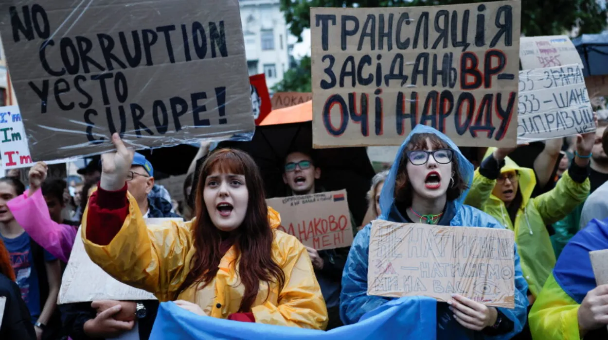 EU Warns Ukraine Corruption Scandal Risks Vital $100M Aid