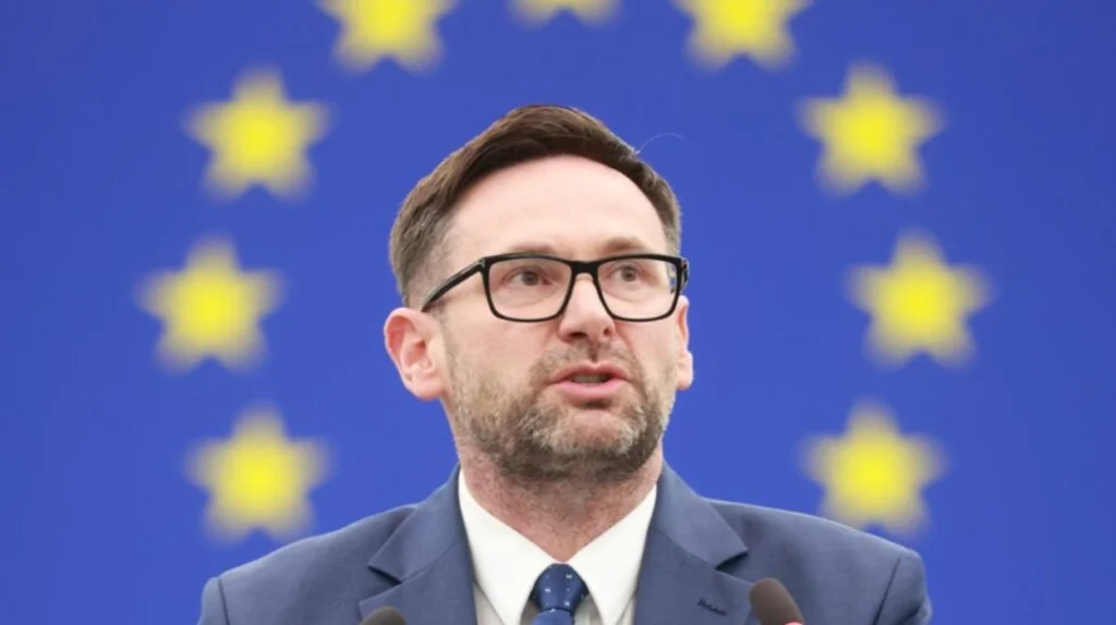 European Parliament Strips Immunity from Polish MEPs Daniel Obajtek and Michał Dworczyk