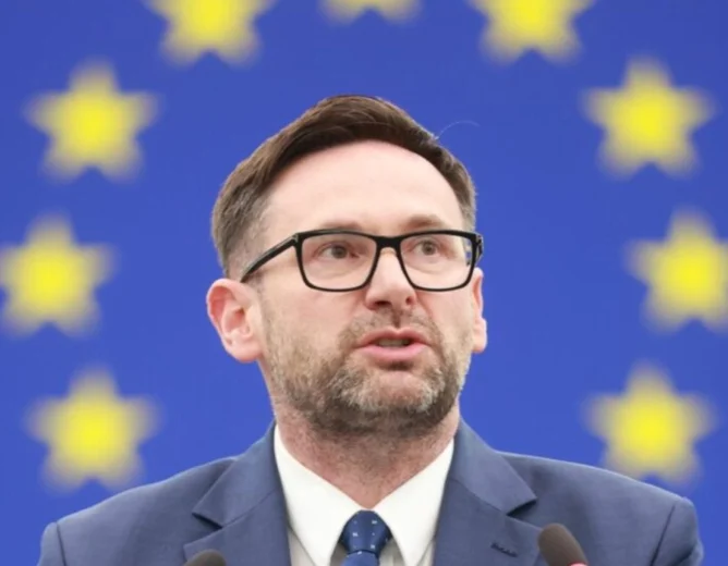 European Parliament Strips Immunity from Polish MEPs Daniel Obajtek and Michał Dworczyk