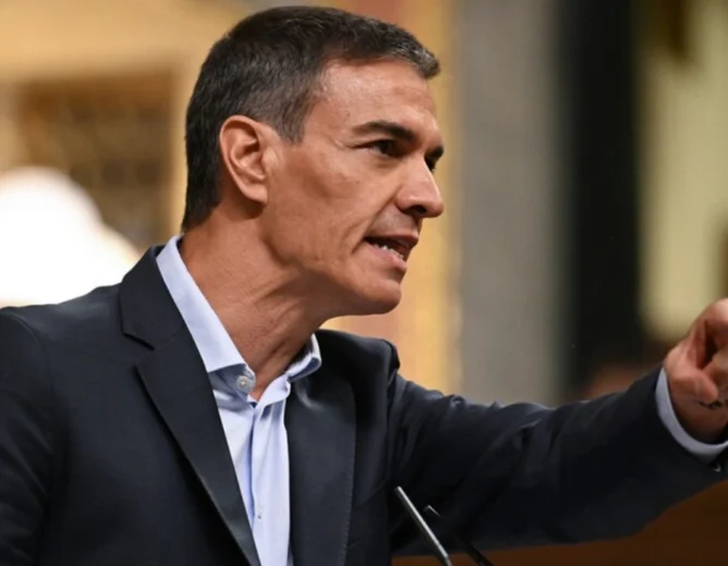Sánchez Corruption Crisis Deepens Over Family, Allies
